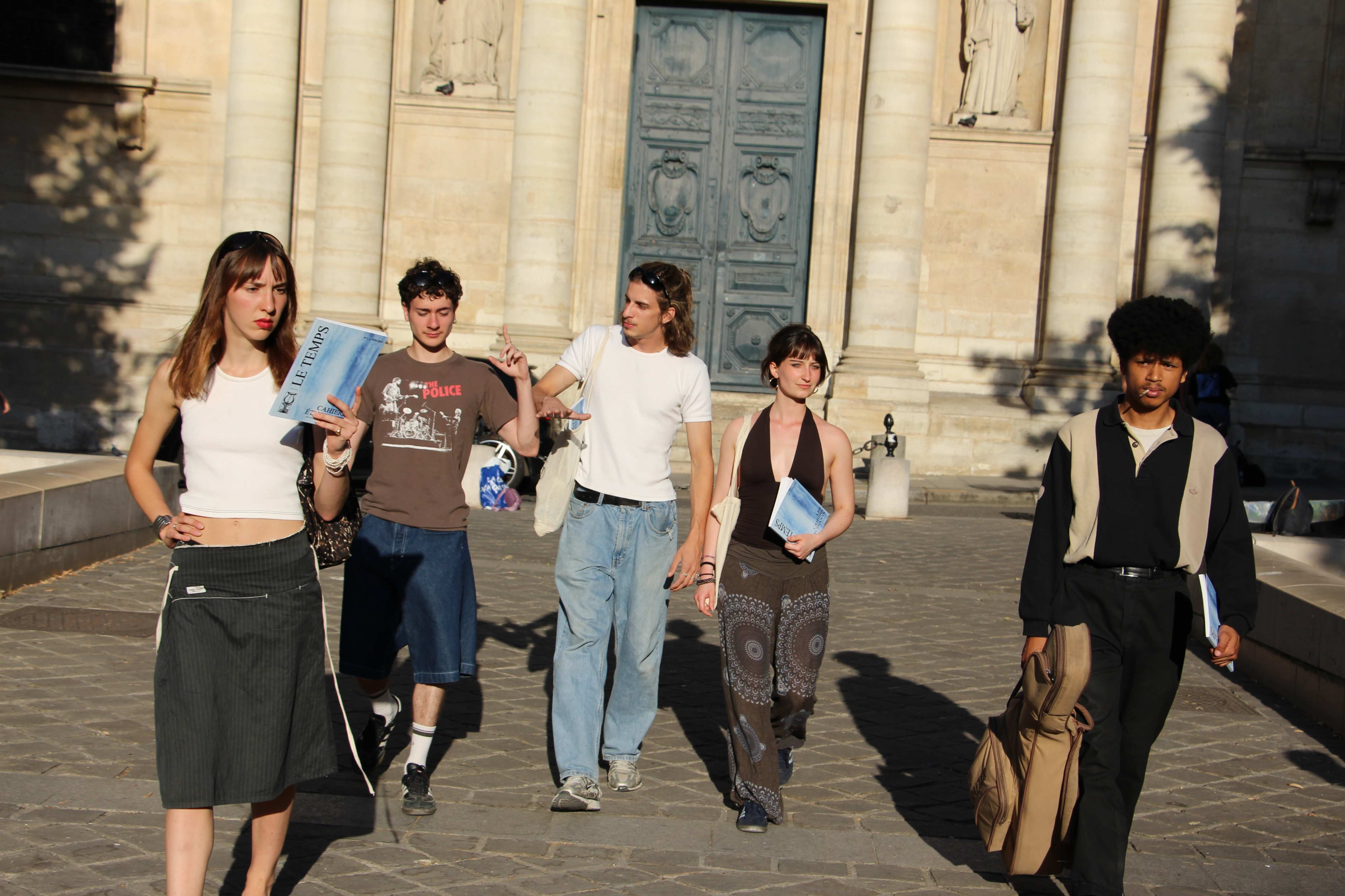 Génération étudiante devant la Sorbonne